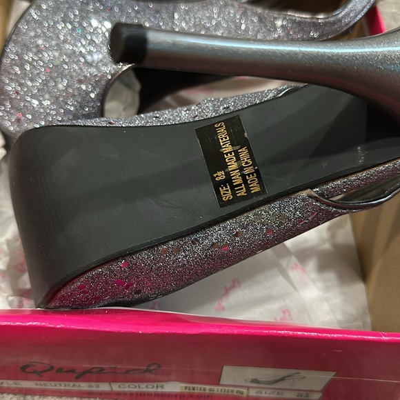 Heels - Picture 4 of 6